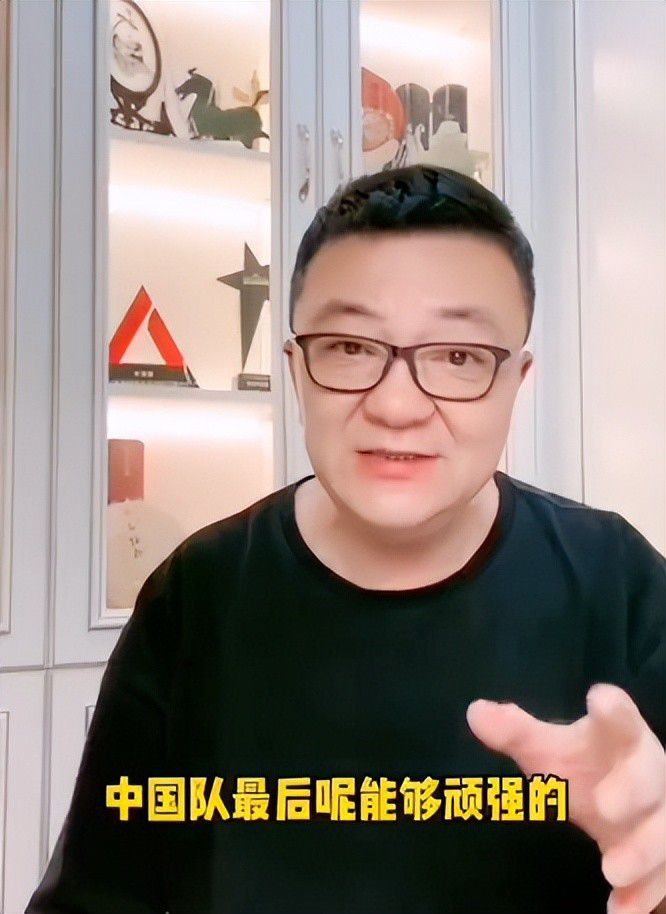 你爷奶说，等会看老村医咋说，要是情况不对，立马就得送去镇上和县城的医馆，这嗬红的，是大事，不能耽误……杨若晴点点头：娘，我晓得了，那咱这会子也莫过去了，一切等老村医诊断完了再说吧。